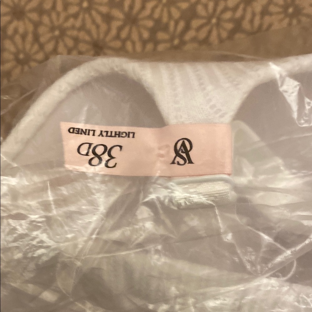 Victoria's Secret White Razorback Bra - Picture 3 of 4
